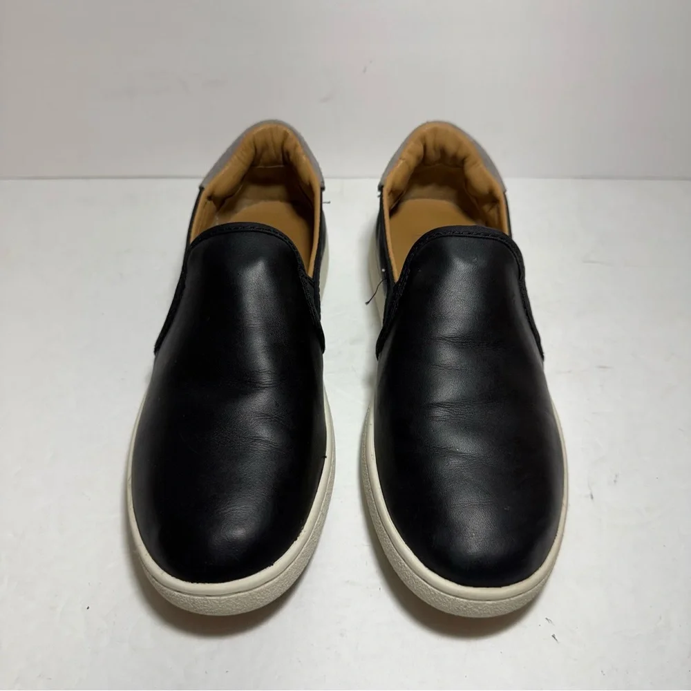 UGG Cas Black /Gray Leather Slip-On Loafers Sneakers Size 7